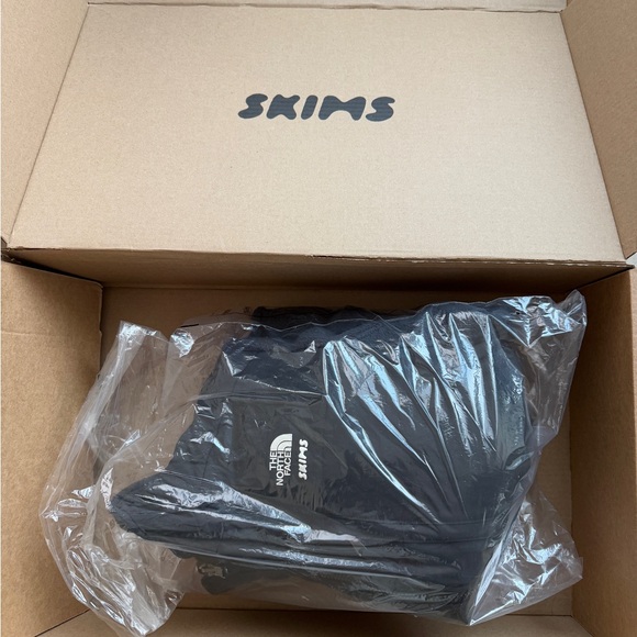 SKIMS x Northface retro DENALI fleece jacket - Picture 9 of 9